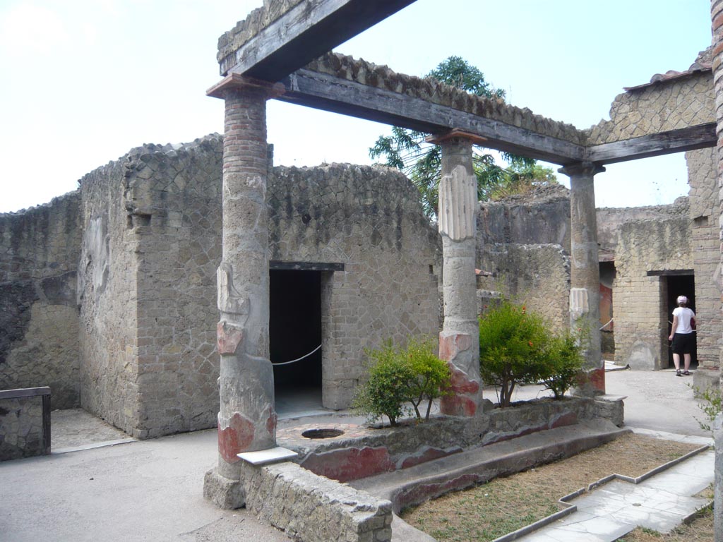 V.30 Herculaneum. August 2013. 
Looking towards south and west side of atrium. Room 3 is the doorway on the right. Photo courtesy of Buzz Ferebee.